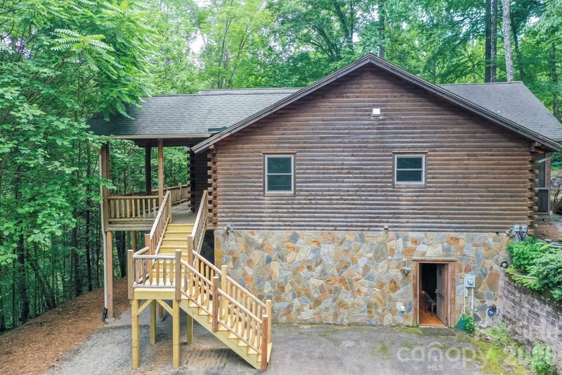 184 Sunlight Path, Lake Lure, NC - 5 beds, 3 baths, 3,768 sqft - $600,000