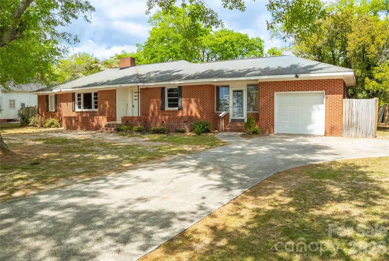 211 Richland, Kershaw, SC - 3 beds, 1 bath, 1,795 sqft - $188,700