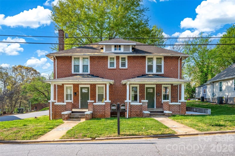 328-330 3rd Avenue SE, Hickory, NC - 4 beds, 2,542 sqft - $385,000