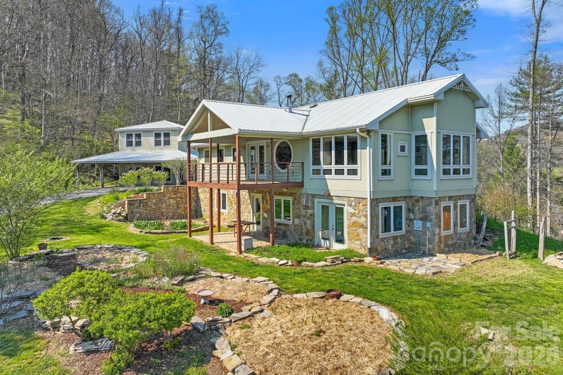 310 Burr Ridge, Marshall, NC - 2 beds, 3.5 baths, 2,671 sqft - $930,000