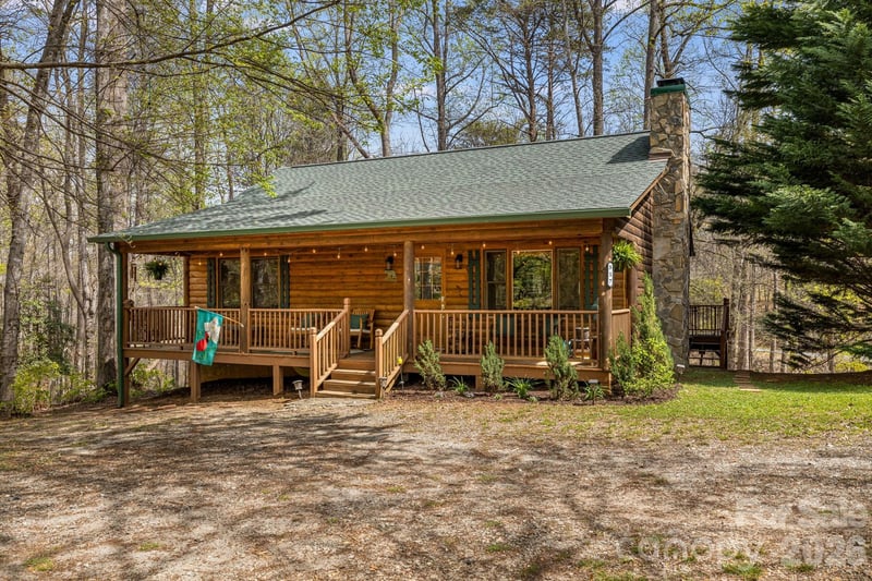 517 Pheasant Street, Lake Lure, NC - 2 beds, 2 baths, 1,038 sqft - $369,000