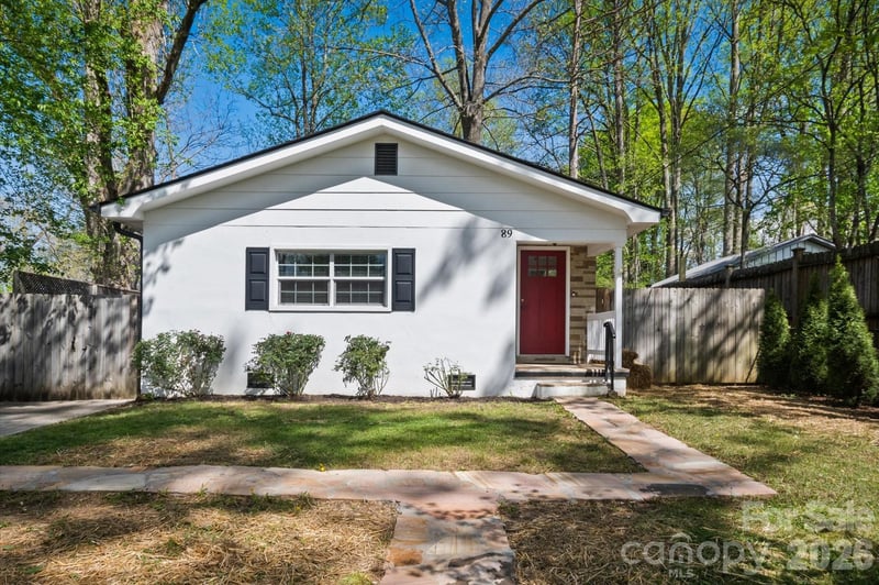 89 Carolina Avenue, Brevard, NC - 3 beds, 1 bath, 939 sqft - $345,000