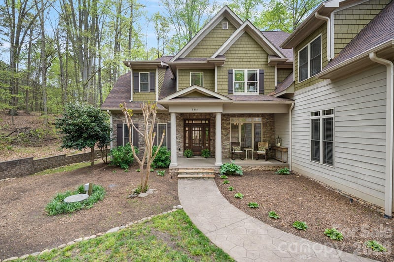 109 Hawksnest Lane, Mooresville, NC - 4 beds, 4.5 baths, 3,864 sqft - $865,000