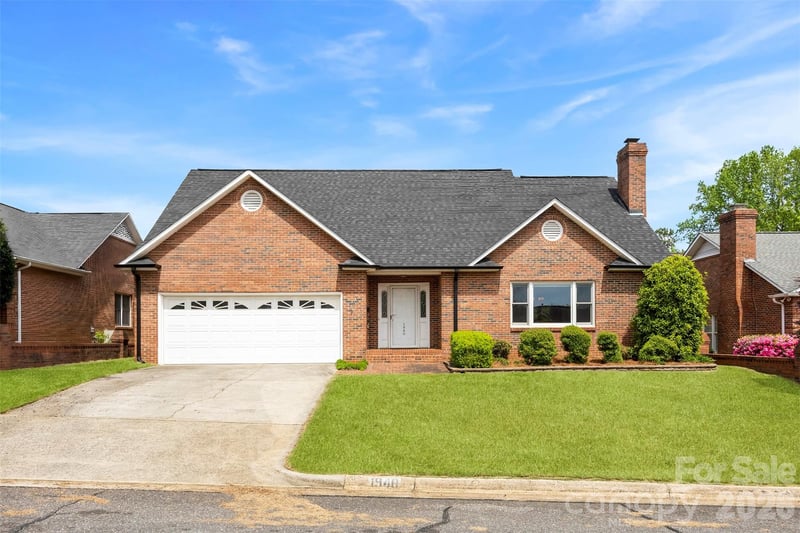 1940 Wexford, Gastonia, NC - 3 beds, 3 baths, 2,249 sqft - $445,000