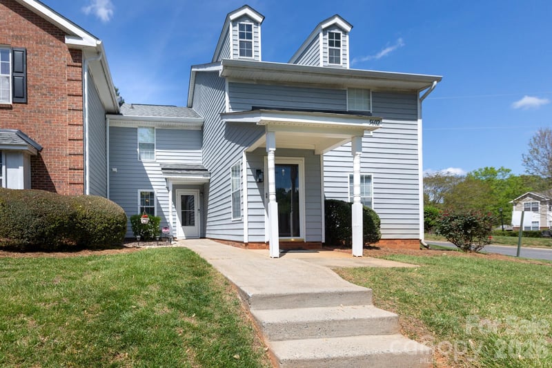 5600 Amity Springs Drive, Charlotte, NC - 2 beds, 2 baths, 993 sqft - $192,000