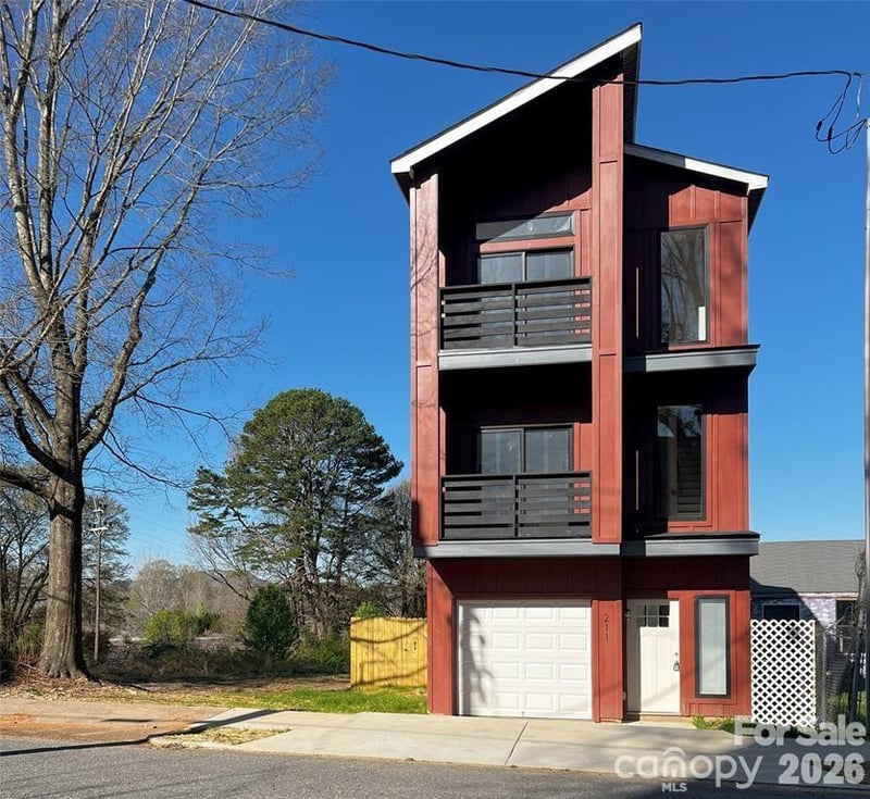 211 S Webb Street, Gastonia, NC - 4 beds, 4.5 baths, 1,944 sqft - $319,500