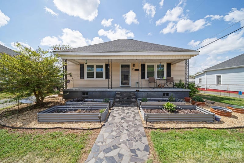 67 4th, Cramerton, NC - 2 beds, 2 baths, 1,154 sqft - $269,500