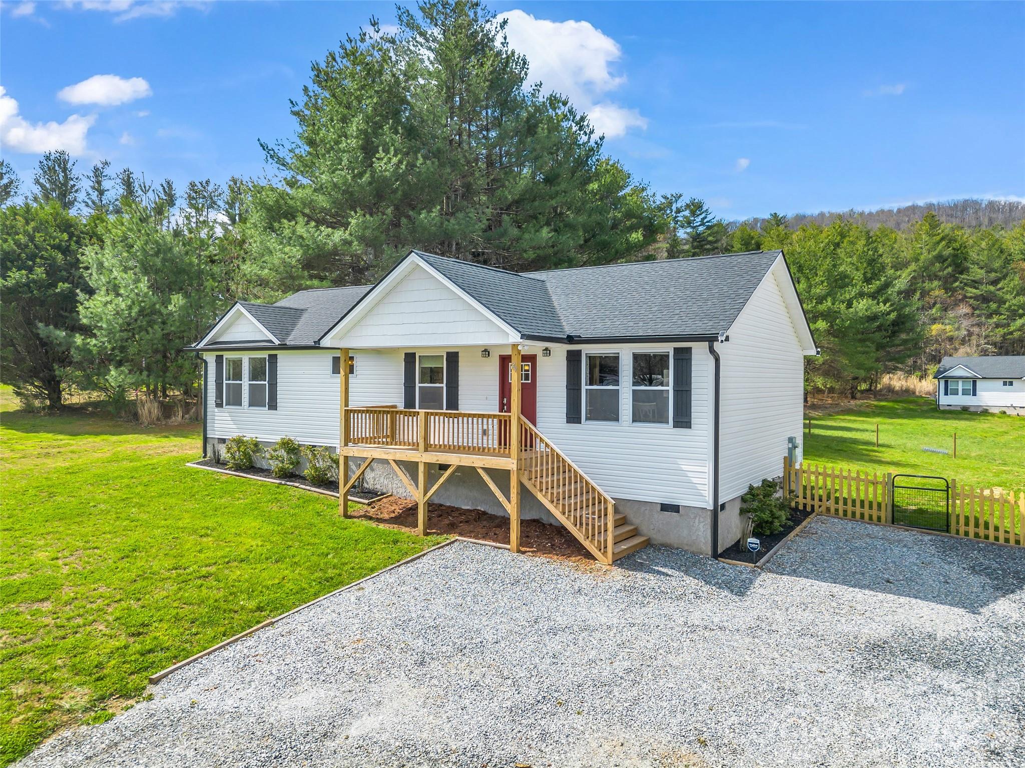 29 Kanes Drive, Hendersonville, NC. property listing photo