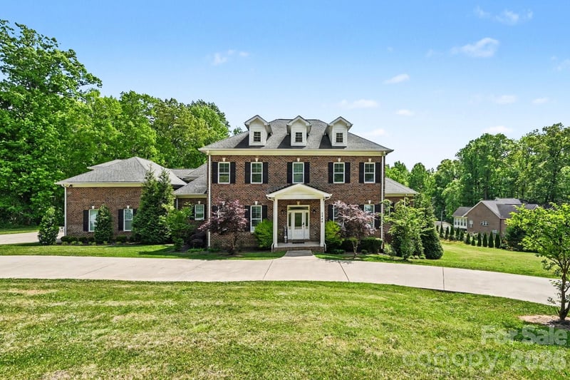 Address unavailable, Charlotte, NC - 9 beds, 8.5 baths, 9,243 sqft - $1,535,000
