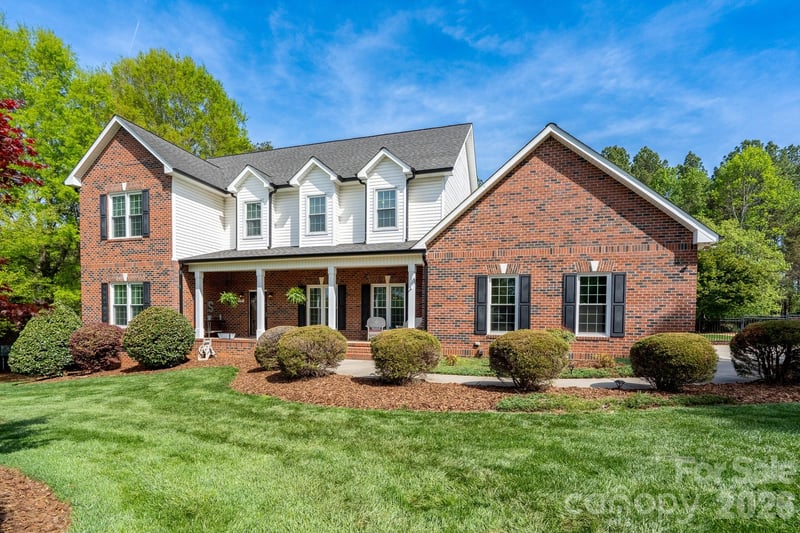 176 Spring Forest Drive, Statesville, NC - 4 beds, 3.5 baths, 3,392 sqft - $599,900
