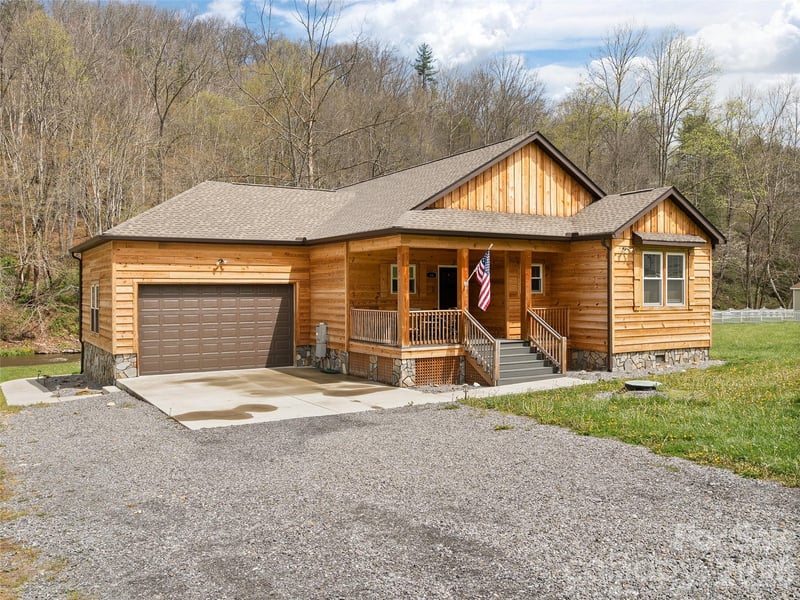 44 Rapid Waters Way, Waynesville, NC - 3 beds, 2 baths, 1,668 sqft - $675,000