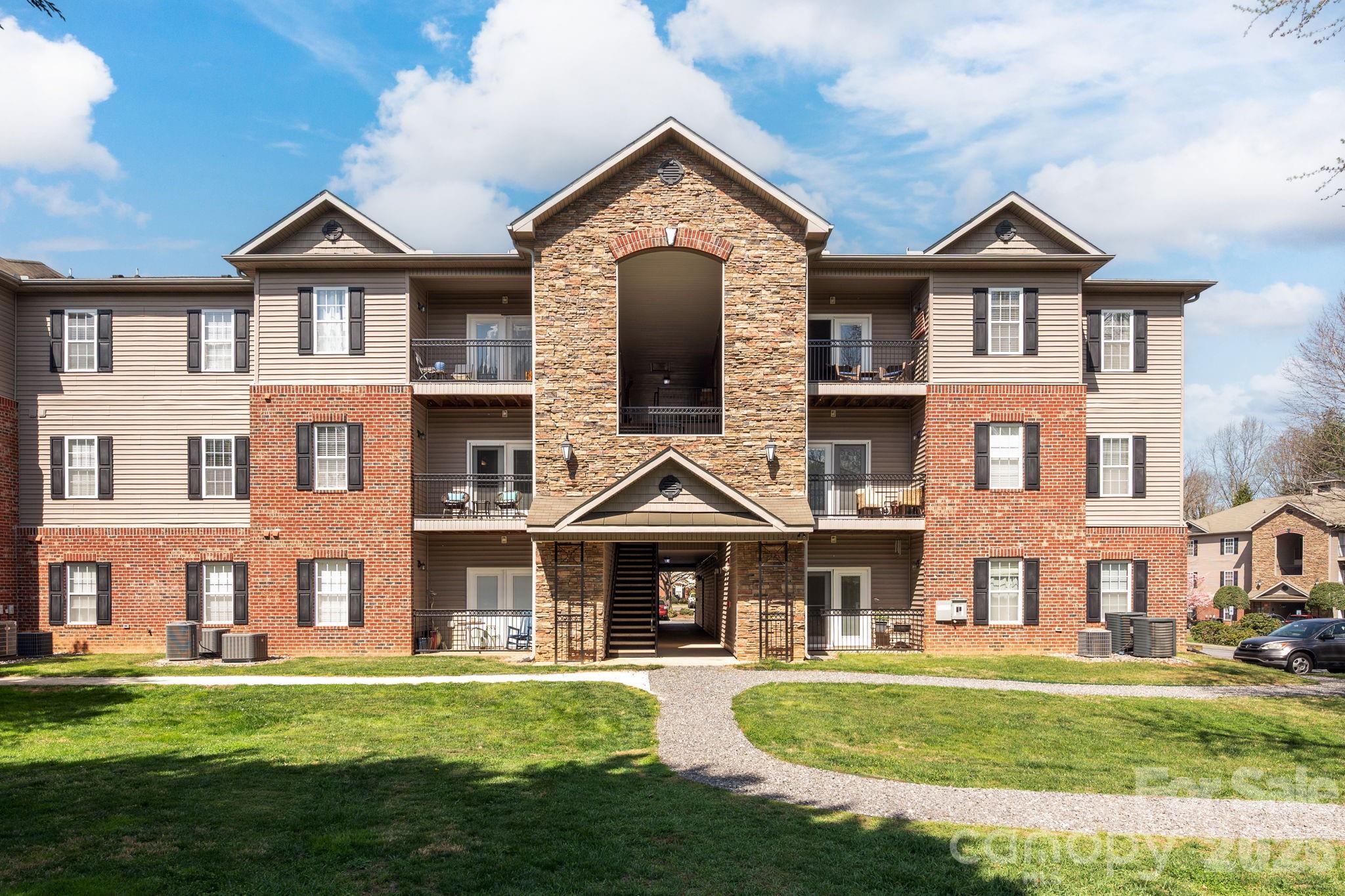 123 Appeldoorn Circle, Asheville, NC. property listing photo