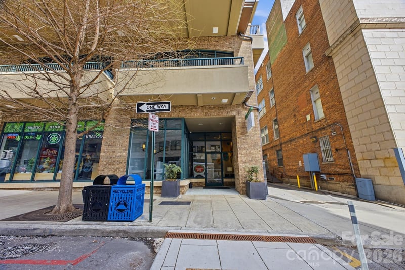 21 Battery Park Avenue Apt 307, Asheville, NC - 1 bed, 1 bath, 1,278 sqft - $524,900