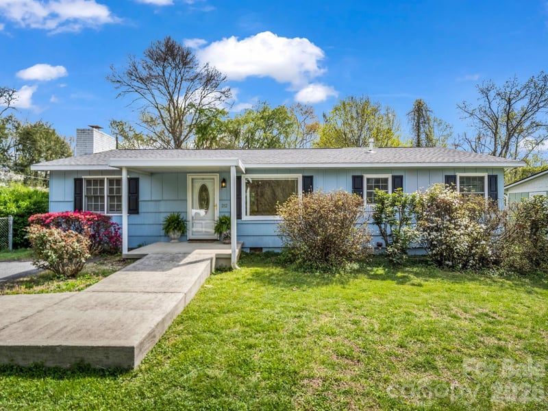212 Vance, Black Mountain, NC - 3 beds, 2 baths, 1,392 sqft - $485,000