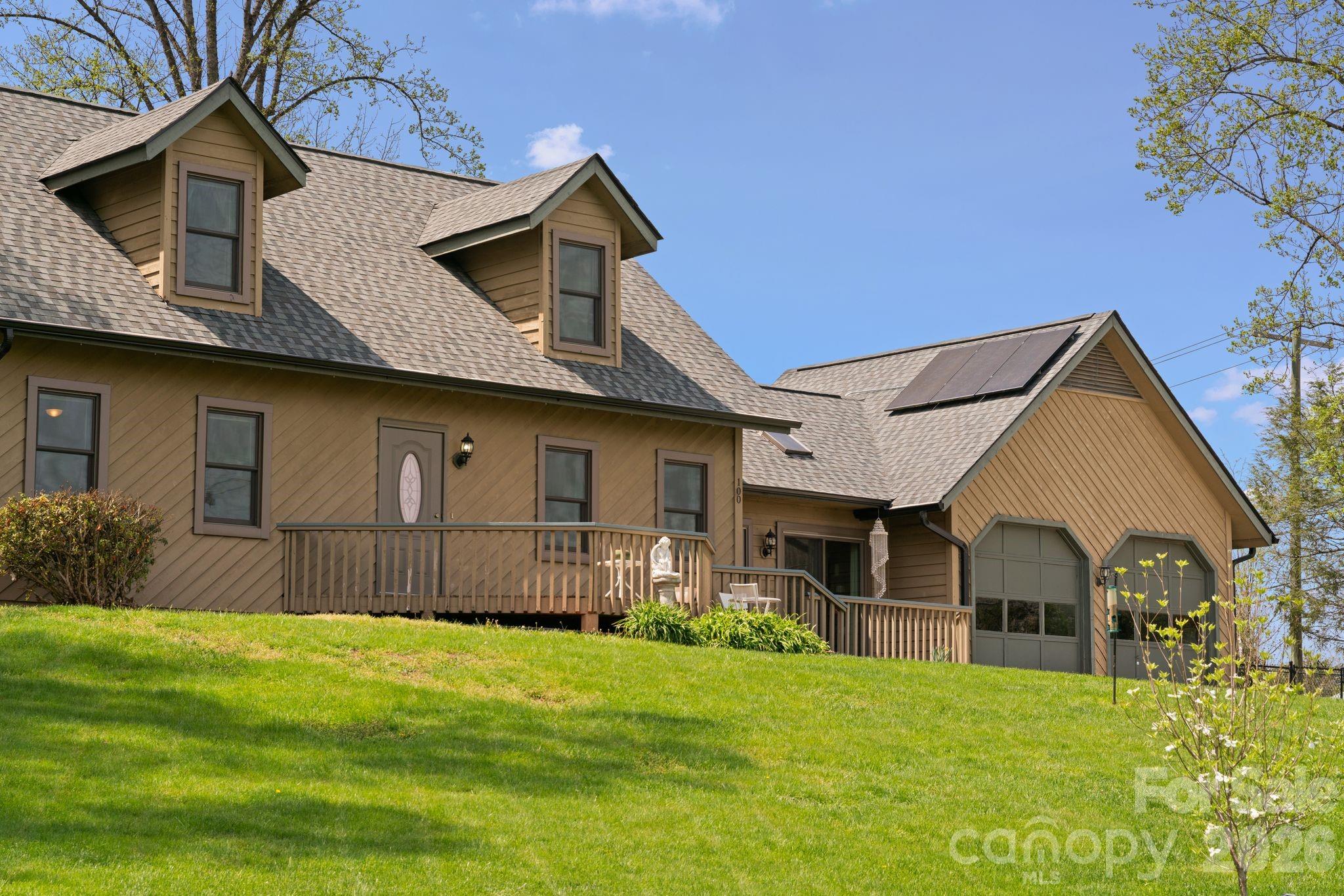 100 Forest Park, Hendersonville, NC. property listing photo