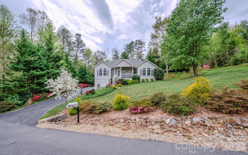 9 Double Eagle Drive, Weaverville, NC - 4 beds, 3 baths, 2,601 sqft - $749,000