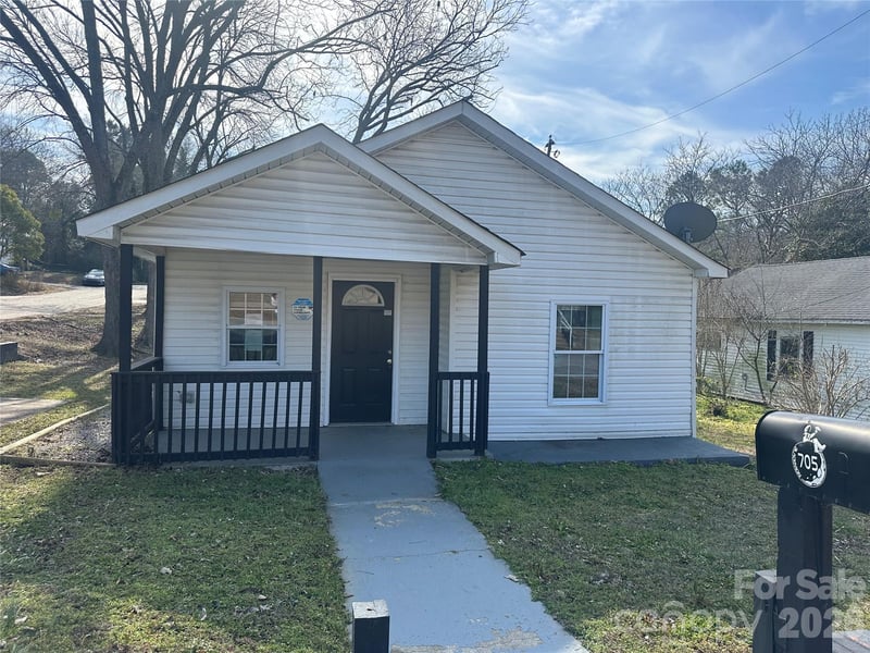 705 Sumter Street, Lancaster, SC - 3 beds, 1 bath, 879 sqft - $99,900