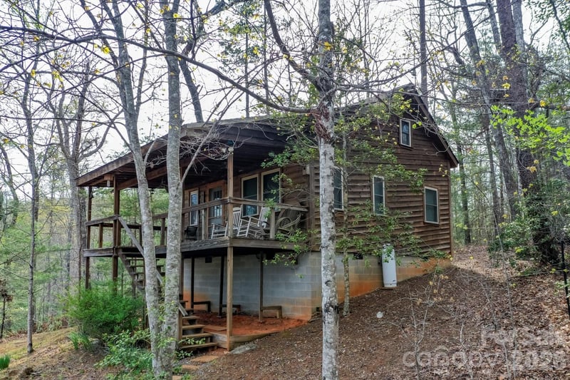 201 N Chase Lane, Rutherfordton, NC - 2 beds, 1 bath, 748 sqft - $190,000