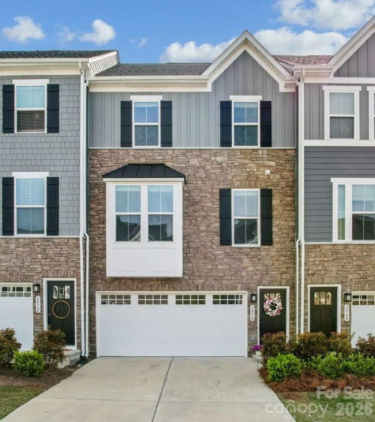 2050 Dornoch Road, Tega Cay, SC - 3 beds, 2.5 baths, 2,339 sqft - $425,000