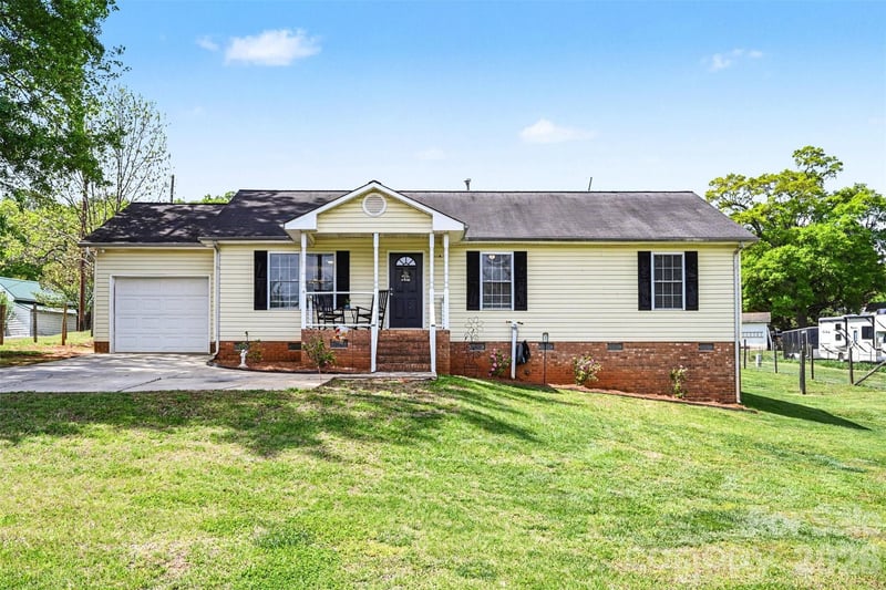 353 Woodlawn, Mount Holly, NC - 3 beds, 2 baths, 1,298 sqft - $285,000