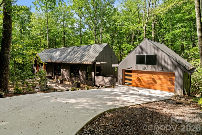 80 Hemlock Circle, Black Mountain, NC - 3 beds, 3.5 baths, 2,431 sqft - $1,499,000