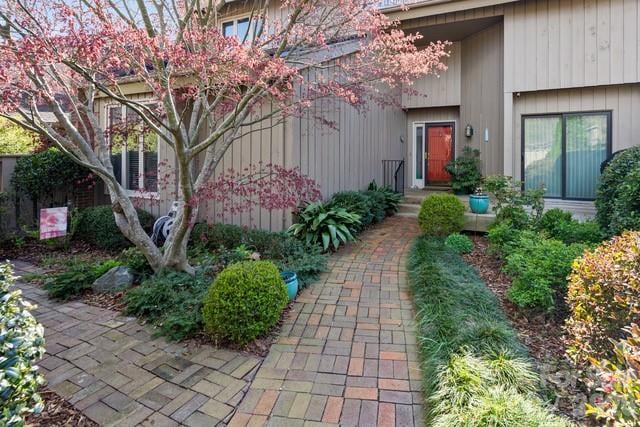 5120 Dunes Court, Charlotte, NC - 3 beds, 2.5 baths, 2,396 sqft - $645,000