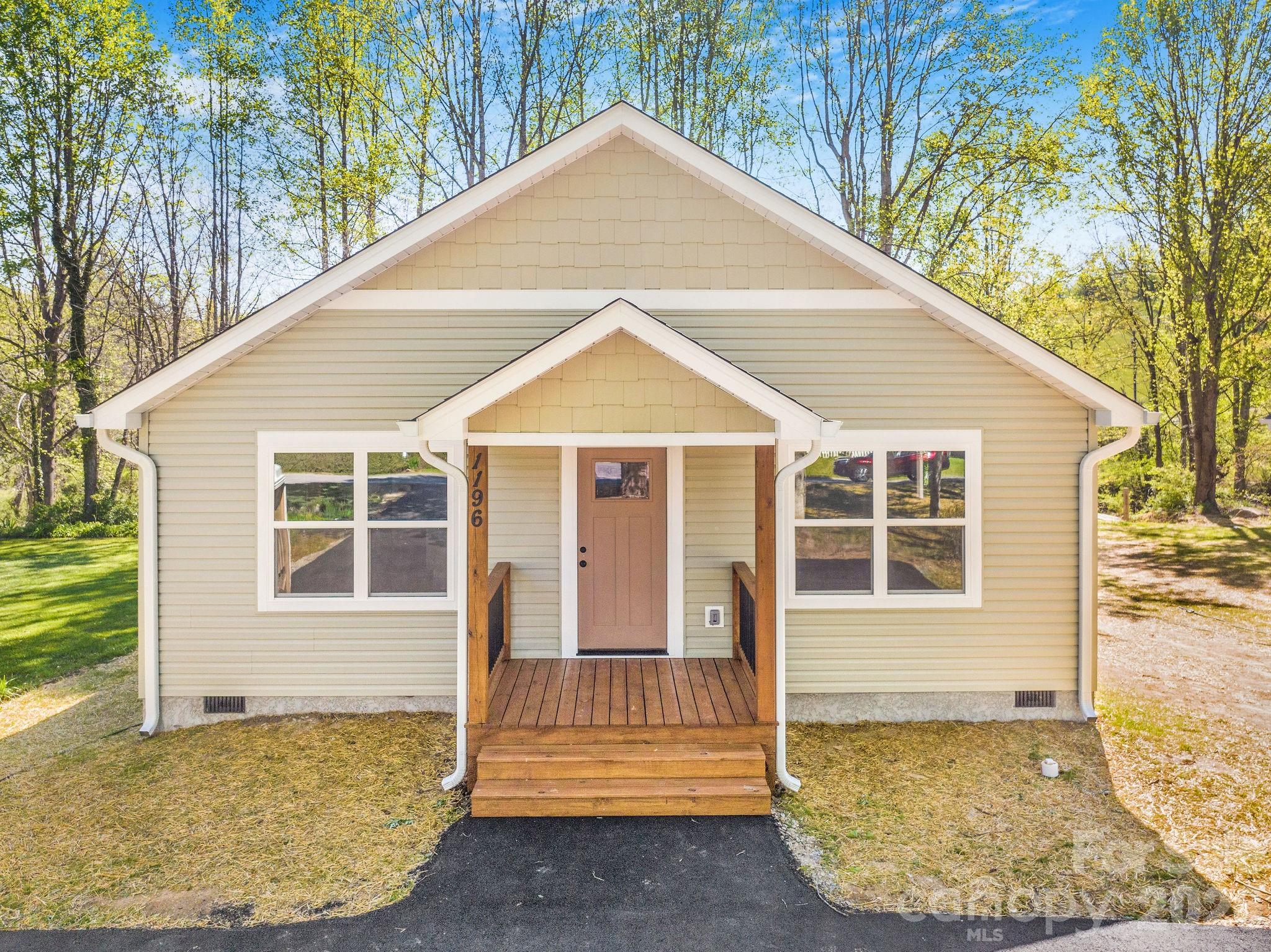 1196 Crabtree Road, Waynesville, NC. property listing photo