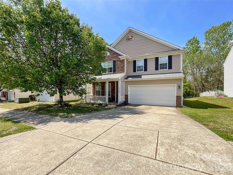 15137 Oldcorn Lane, Charlotte, NC - 4 beds, 2.5 baths, 2,561 sqft - $394,900