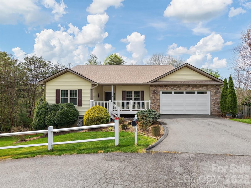 26 Lancaster Lane, Weaverville, NC - 3 beds, 3 baths, 3,316 sqft - $650,000