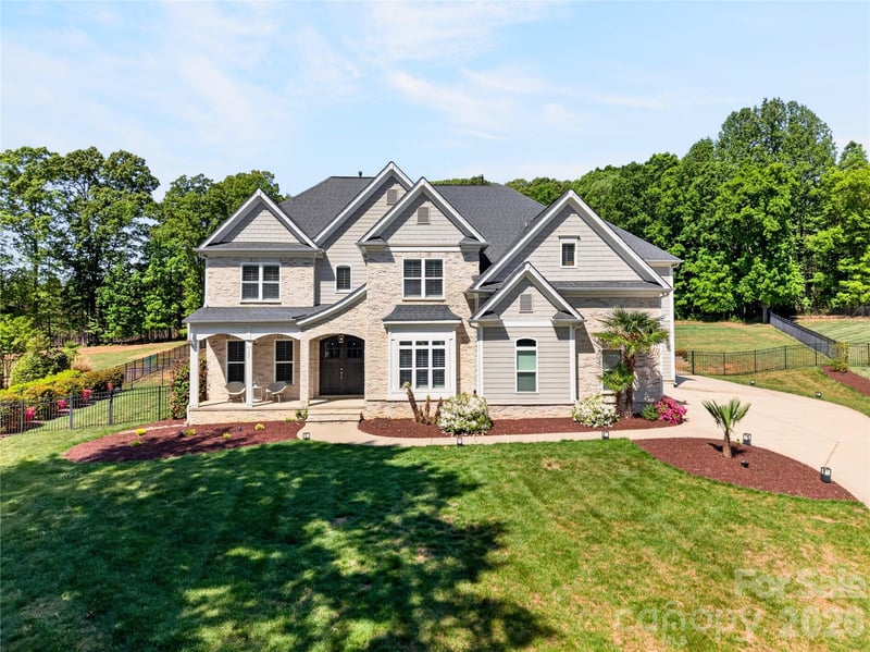 121 Leeward Shoals Lane, Mooresville, NC - 4 beds, 4 baths, 5,436 sqft - $1,699,000