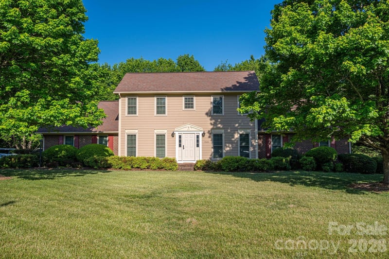 1520 Stableview Drive, Gastonia, NC - 4 beds, 3 baths, 2,640 sqft - $585,000