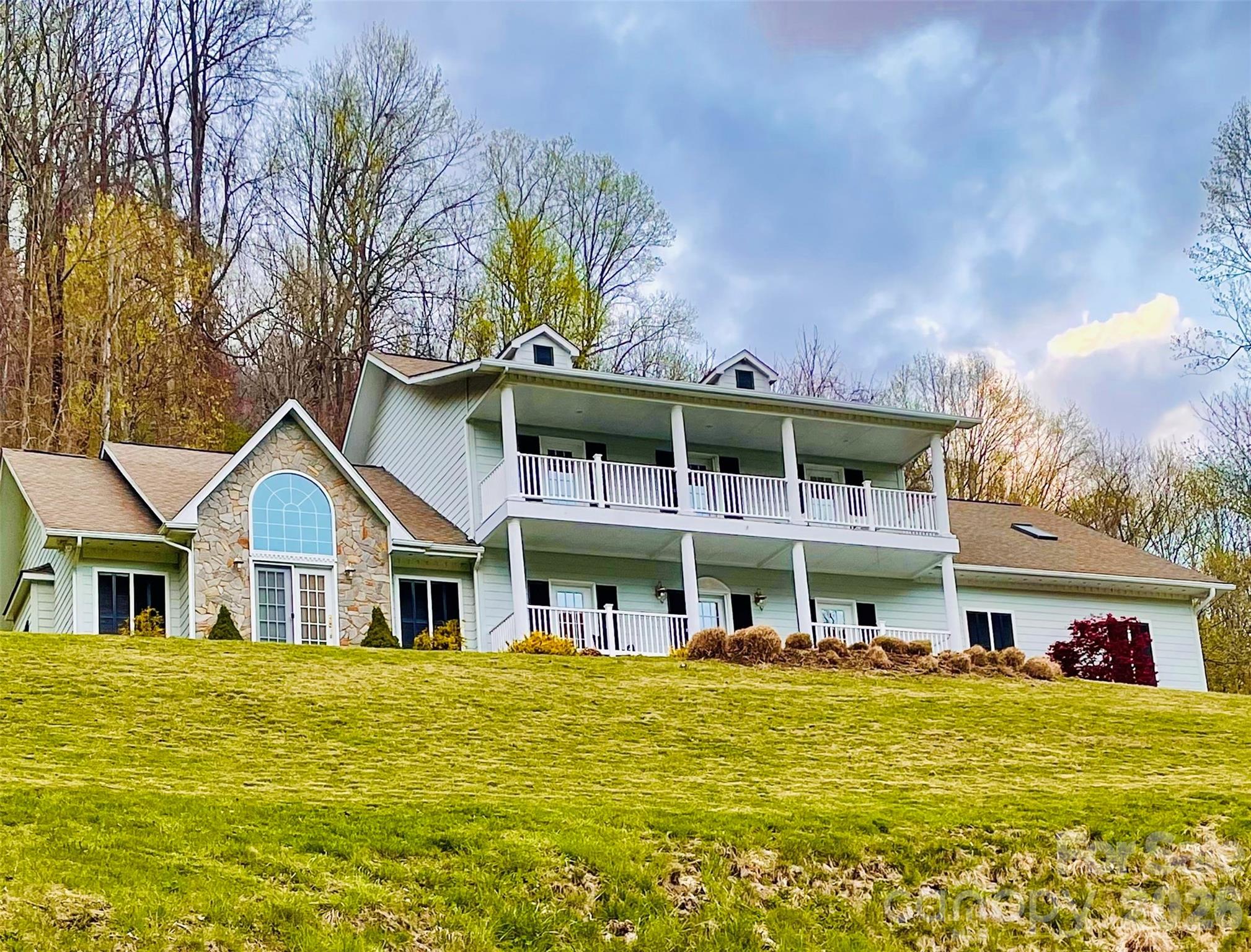 302 Davy Crockett, Maggie Valley, NC. property listing photo