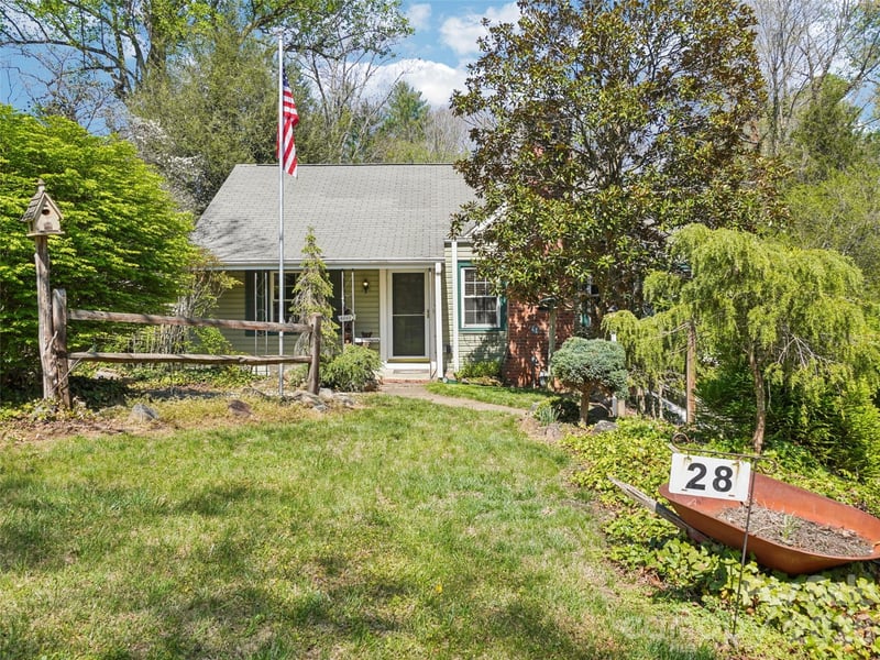 28 Kensington Drive, Asheville, NC - 3 beds, 1 bath, 1,095 sqft - $339,000