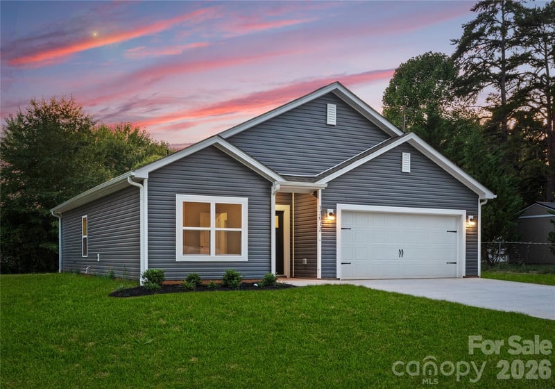 2807 17th Street, Hickory, NC - 3 beds, 2 baths, 1,256 sqft - $299,000
