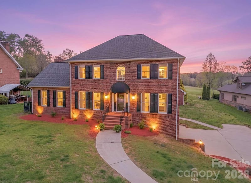 3811 Pinecrest Drive NE, Hickory, NC - 4 beds, 3 baths, 3,300 sqft - $624,900