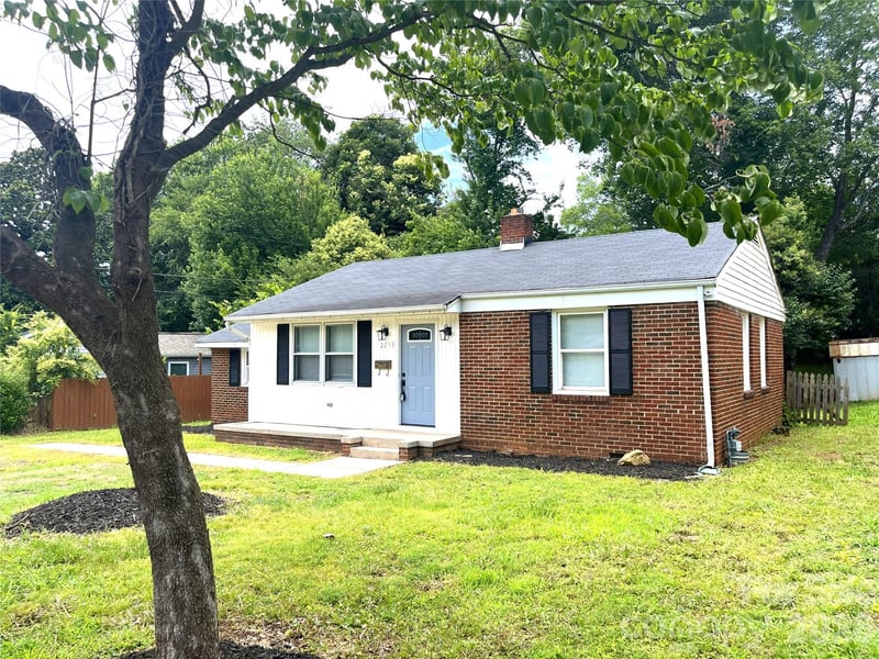 2213 Shamrock Drive, Charlotte, NC - 3 beds, 1 bath, 1,135 sqft - $375,000