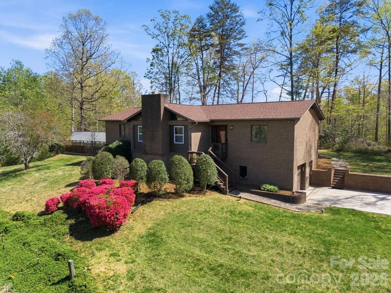573 & 577 Randolph Road, Marion, NC - 3 beds, 4 baths, 2,598 sqft - $1,395,000