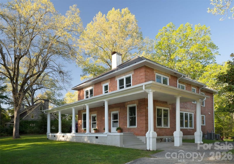 600 E Main Street, Brevard, NC - 5 beds, 3.5 baths, 3,909 sqft - $1,575,000