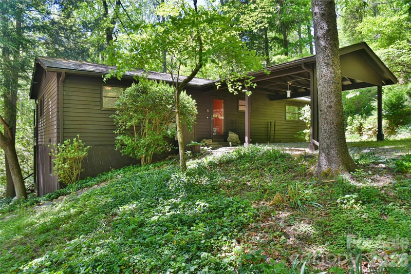 1 Hillcrest Lane, Black Mountain, NC - 2 beds, 1.5 baths, 1,389 sqft - $445,000