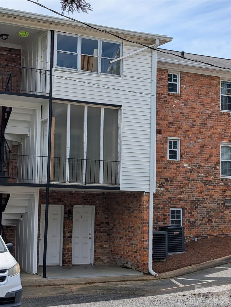 916 Mcalway Road D, Charlotte, NC - 1 bed, 1 bath, 652 sqft - $135,000