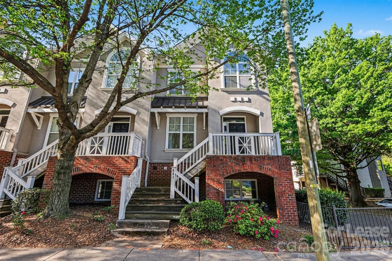 841 W 4th Street, Charlotte, NC - 4 beds, 3.5 baths, 1,900 sqft - $2,995