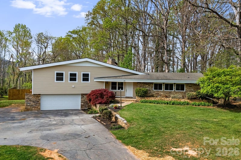 87 W Oakview Road, Asheville, NC - 3 beds, 3 baths, 2,797 sqft - $830,000