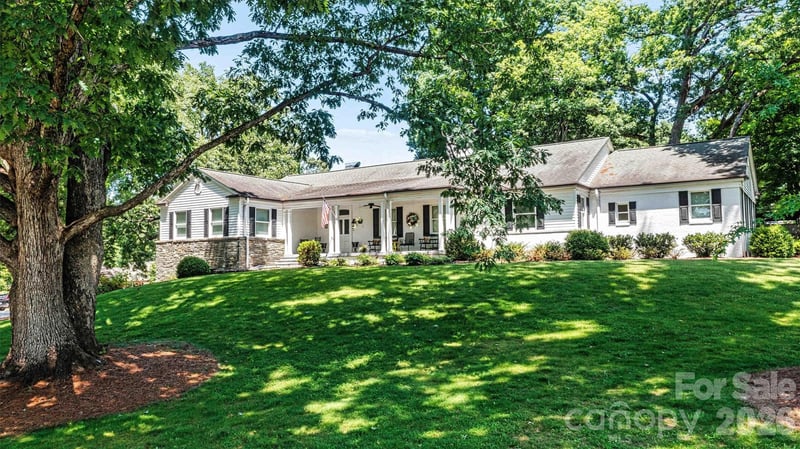 842 North Center Street, Hickory, NC - 4 beds, 4 baths, 5,425 sqft - $945,000