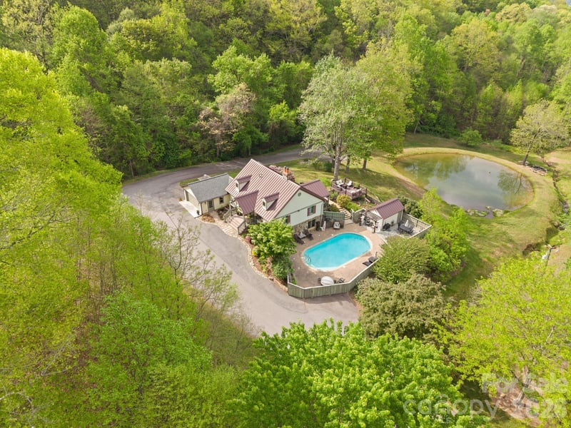 25 View Ridge Parkway, Leicester, NC - 3 beds, 3.5 baths, 2,483 sqft - $670,000
