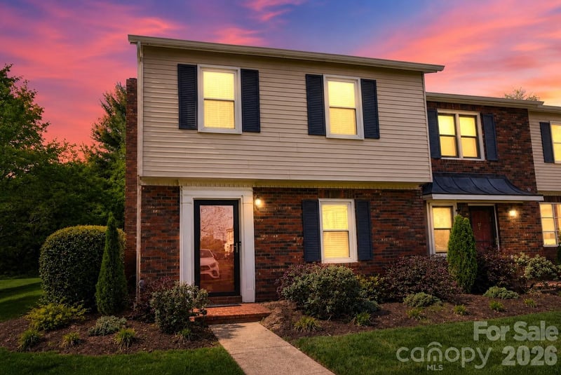 2705 N Center Street Apt 36, Hickory, NC - 3 beds, 2.5 baths, 1,618 sqft - $260,000