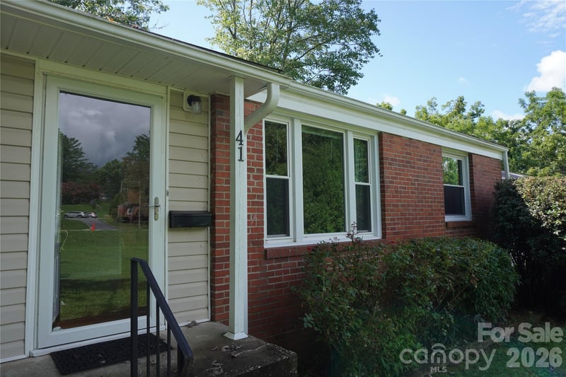 41 Trowbridge Lane, Brevard, NC - 2 beds, 1 bath, 679 sqft - $215,000