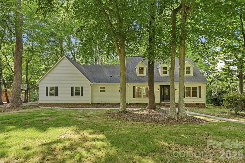 3323 Lincoln Lane, Gastonia, NC - 4 beds, 3.5 baths, 2,886 sqft - $624,000