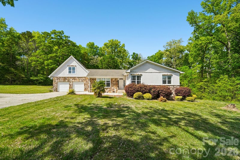 605 Allen Way, Indian Trail, NC - 3 beds, 3.5 baths, 3,688 sqft - $600,000