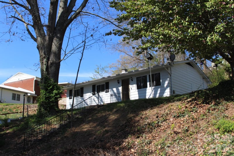 23 High Court Entrance None, Asheville, NC - 3 beds, 1 bath, 1,558 sqft - $325,000