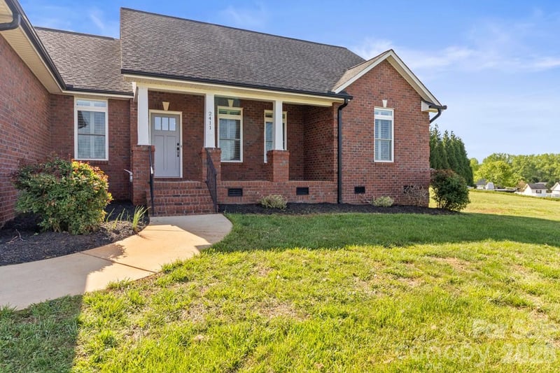 2411 Carriage Lane, Lincolnton, NC - 3 beds, 2 baths, 1,921 sqft - $419,900